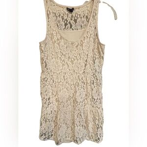 🔥Nice ivory lace top from American Eagle size Small. Lace overlay with tank